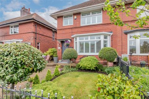 4 Dacres Avenue, Greenfield, Oldham, OL3 7HW