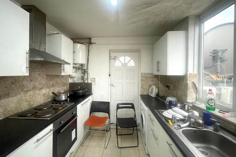 4 bedroom terraced house to rent, High Street, Walthamstow, E17