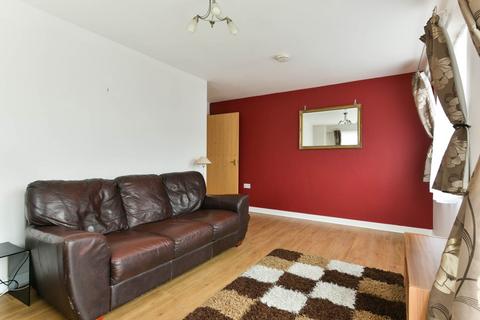 2 bedroom apartment to rent, Central Walk, Epsom