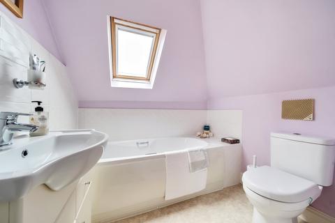 32 Apers Avenue, Woking, GU22 9NB