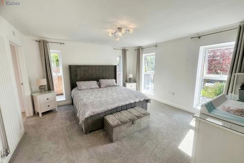 4 bedroom detached bungalow for sale, Sandpiper Road, Porthcawl, Bridgend. CF36 3UT