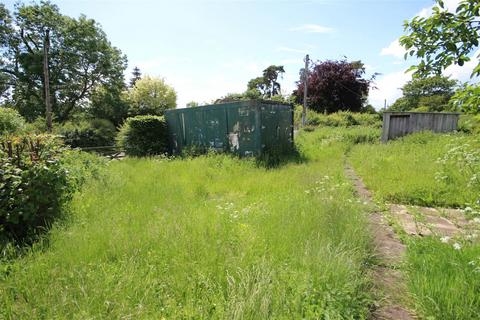 Land for sale, Plot Of Land, Main Road, Brentingby
