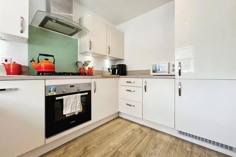 2 bedroom semi-detached house to rent, Golding Road Tunbridge wells TN2