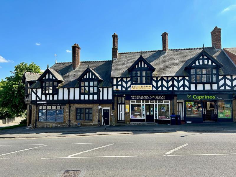 Banbury Road, Brackley 2 bed apartment £1,150 pcm (£265 pw)