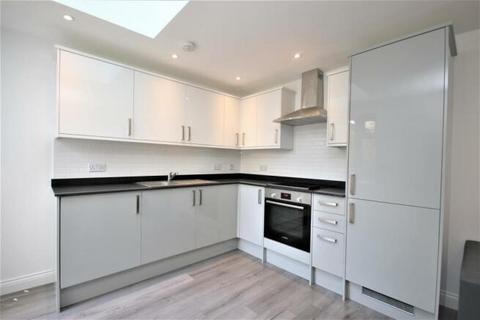 2 bedroom flat to rent, 75c Stapleton Hall Road, London N4
