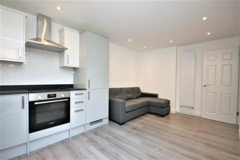 2 bedroom flat to rent, 75c Stapleton Hall Road, London N4