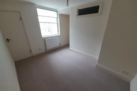 2 bedroom ground floor flat to rent, 6 Montpelier Street