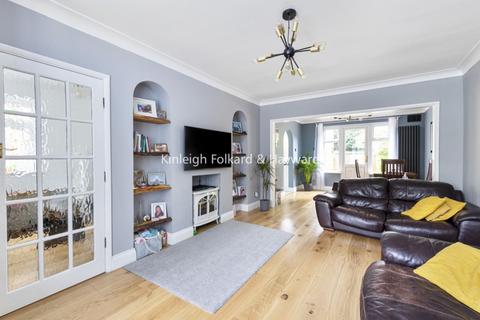 3 bedroom house to rent, Friary Close London N12