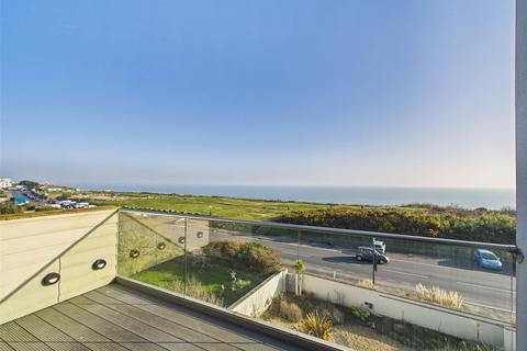 3 bedroom penthouse for sale, Boscombe Overcliff Drive, Bournemouth, Dorset, BH5