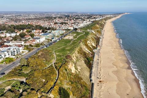 3 bedroom penthouse for sale, Boscombe Overcliff Drive, Bournemouth, Dorset, BH5