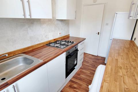 3 bedroom flat to rent, Springwell Avenue, London NW10
