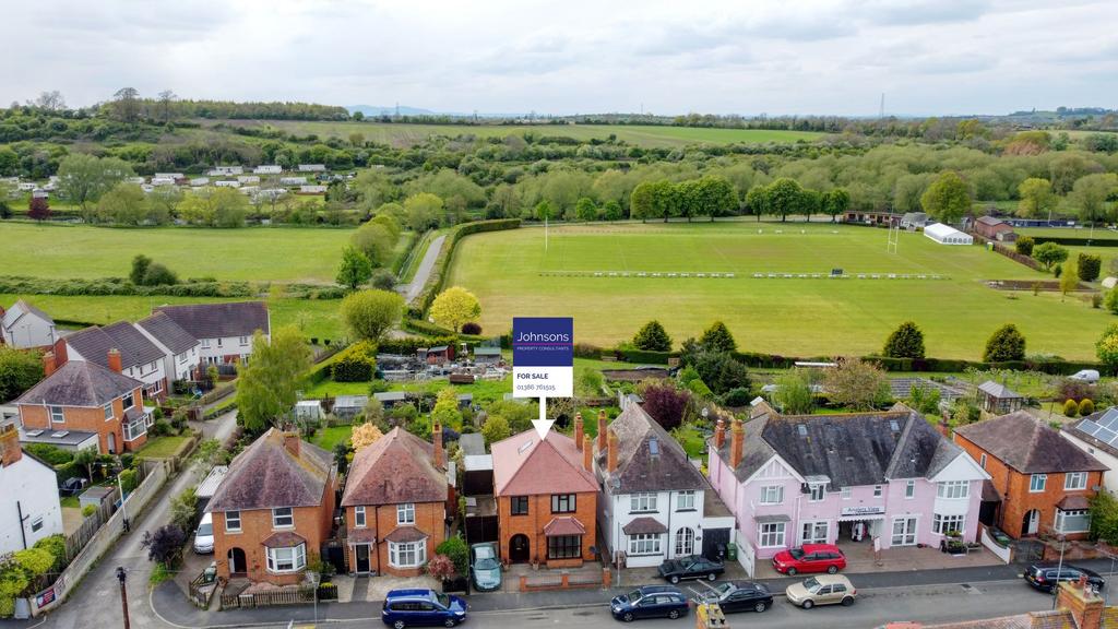 Albert Road, Evesham, WR11 3 bed detached house for sale £300,000