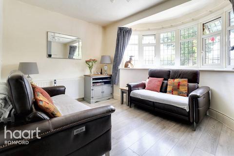 258 Collier Row Lane, Romford, RM5 3NJ