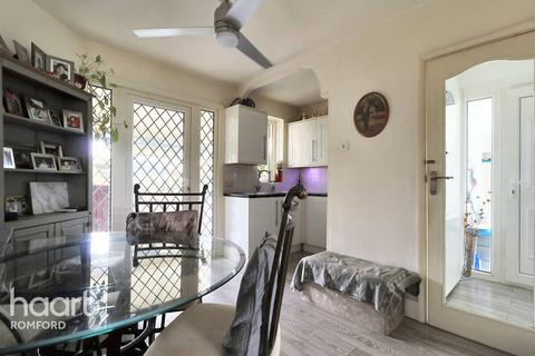 258 Collier Row Lane, Romford, RM5 3NJ