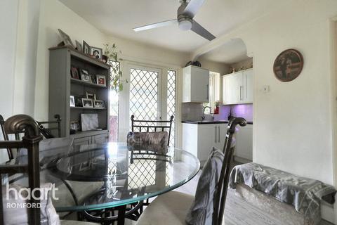 258 Collier Row Lane, Romford, RM5 3NJ