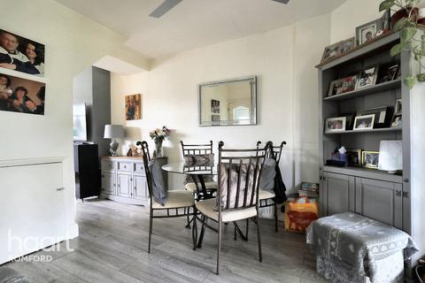 258 Collier Row Lane, Romford, RM5 3NJ