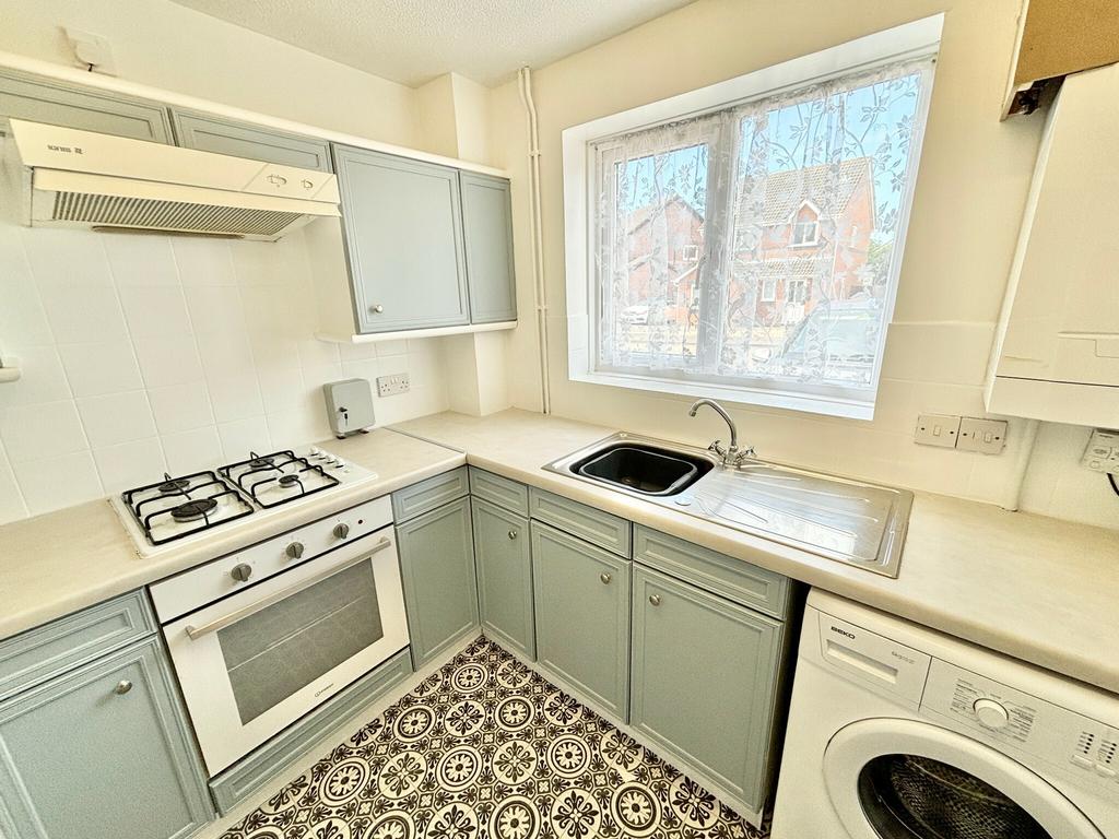 Ffordd Y Gamlaf, Gowerton, Swansea 2 bed terraced house to rent £850