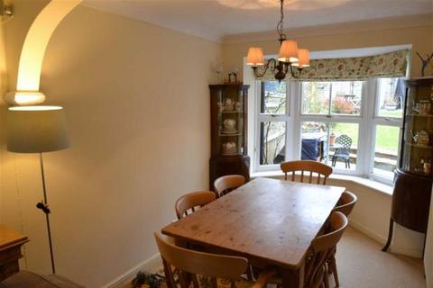 3 bedroom detached house to rent, Bluebell Way, Thatcham RG18