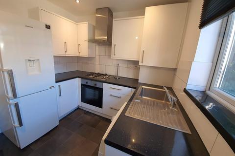 2 bedroom flat to rent, Lea Bridge Road, London E17