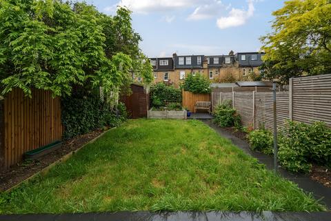 3 bedroom end of terrace house to rent, Manor Lane Hither Green SE13