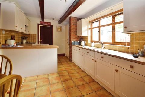 3 bedroom detached house for sale, Detached House, Avenue Road, Wroxall