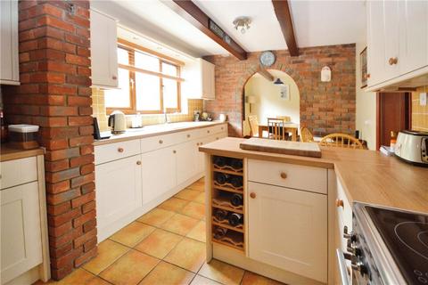 3 bedroom detached house for sale, Detached House, Avenue Road, Wroxall