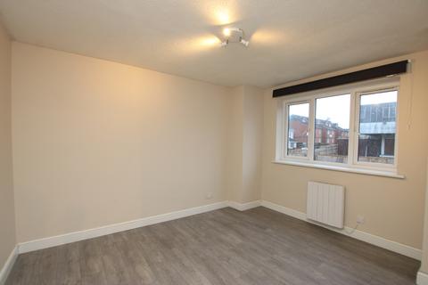 2 bedroom apartment to rent, North Street, Rushden NN10