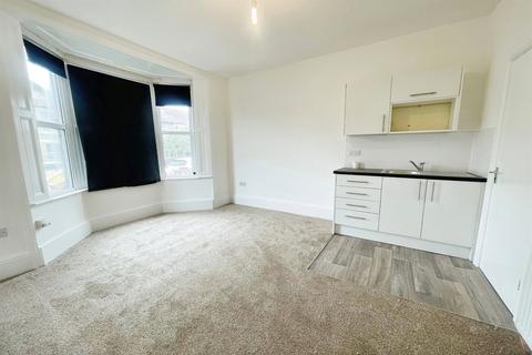 Flat to rent, Princes Road, RM1
