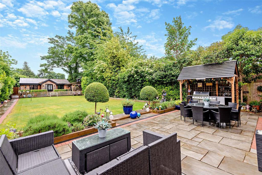 Outdoor Kitchen