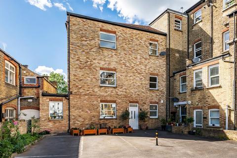 1 Queensgate Mews, Beckenham, BR3 4FP