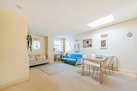 1 Queensgate Mews, Beckenham, BR3 4FP