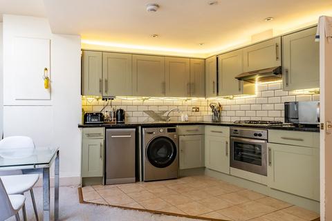 1 Queensgate Mews, Beckenham, BR3 4FP