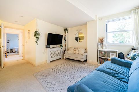 1 Queensgate Mews, Beckenham, BR3 4FP