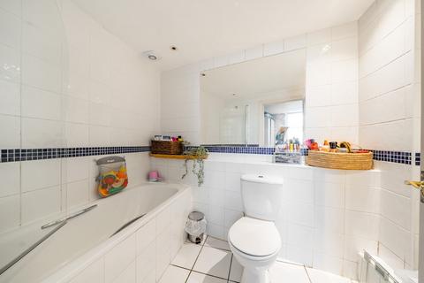 1 Queensgate Mews, Beckenham, BR3 4FP