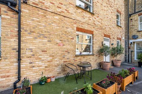 1 Queensgate Mews, Beckenham, BR3 4FP