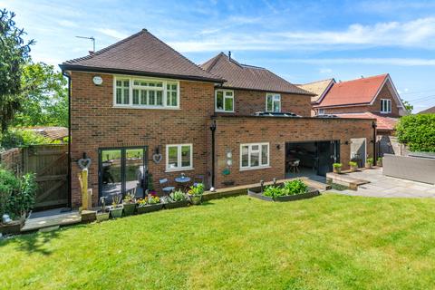 6 bedroom detached house for sale, London Road East, Amersham