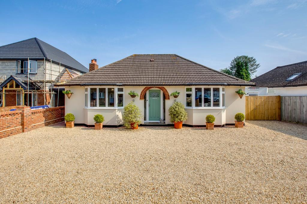 Hedley Road, Flackwell Heath, HP10 3 bed detached bungalow for sale £