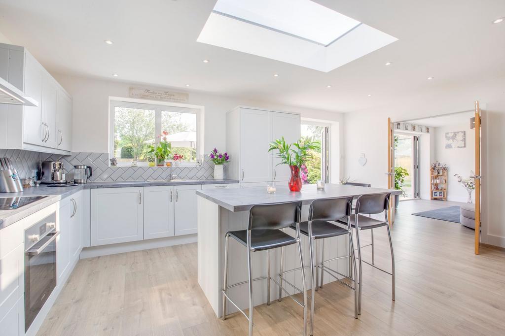 Hedley Road, Flackwell Heath, HP10 3 bed detached bungalow for sale £