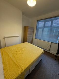 1 bedroom in a flat share to rent, Church Lane , NW9