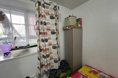 2 bedroom flat to rent, Shadwell Gardens, shadwell