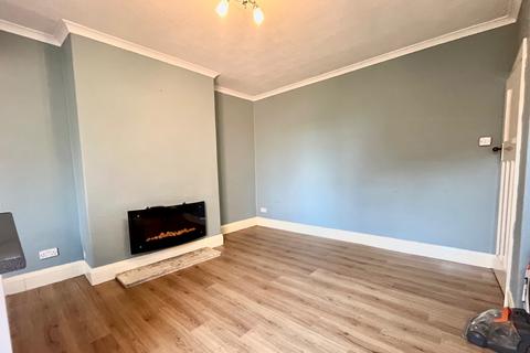 3 bedroom flat to rent, Simonside Terrace, Heaton, Newcastle upon Tyne, NE6