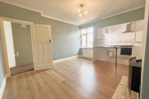 3 bedroom flat to rent, Simonside Terrace, Heaton, Newcastle upon Tyne, NE6