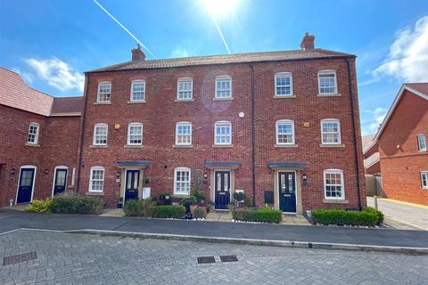 4 bedroom townhouse for sale, Cantley Road, Great Denham, Bedford, Bedfordshire, MK40 4RX