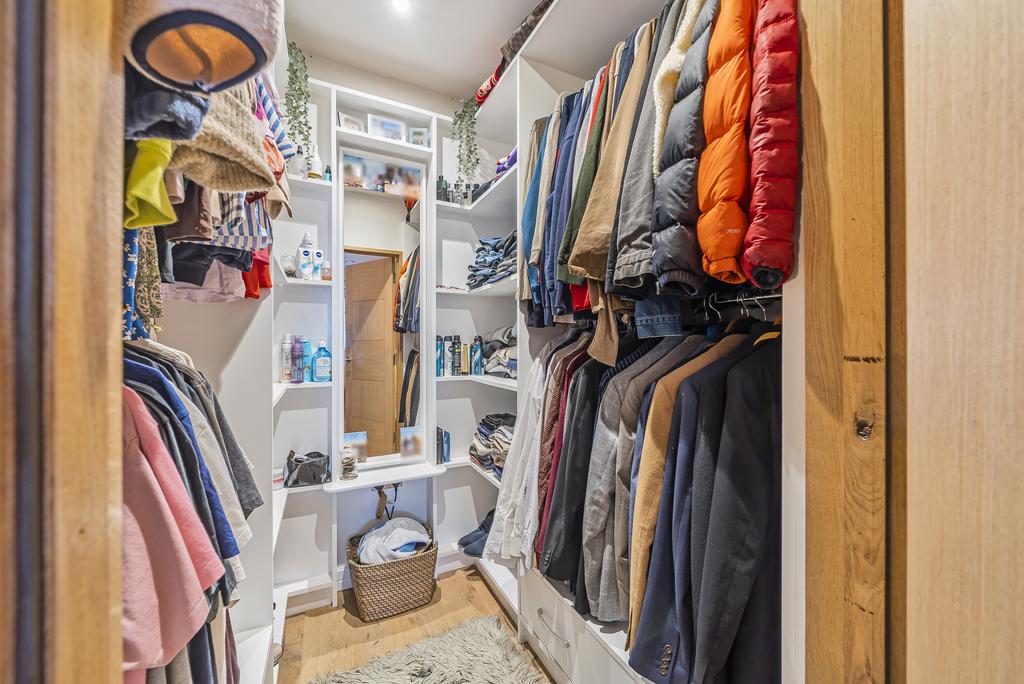 Walk-in Wardrobe