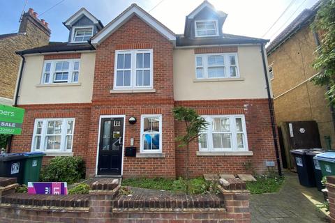 2 bedroom flat to rent, 17a Westland Road, Watford WD17