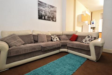 4 bedroom flat to rent, Polwarth Gardens, Edinburgh, EH11