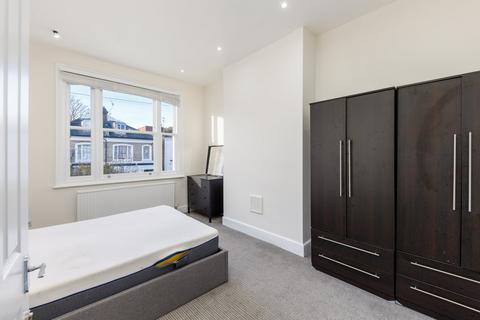 4 bedroom flat to rent, Percy Road, London W12