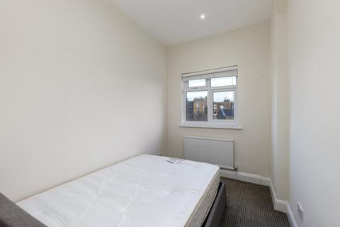 4 bedroom flat to rent, Percy Road, London W12