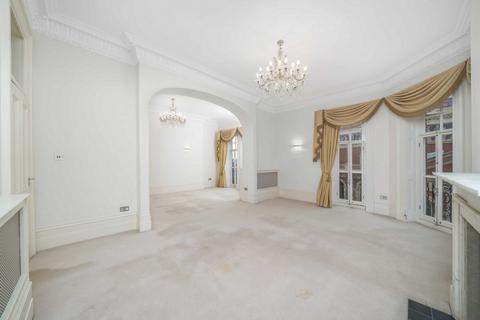 3 bedroom flat for sale, Kensington Gore, London SW7