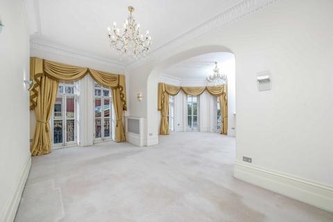 3 bedroom flat for sale, Kensington Gore, London SW7